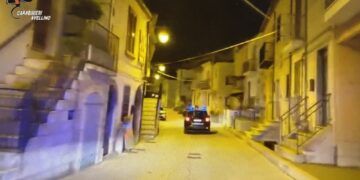 Tenta rapina e insegue uomo in un paese dell'Irpinia