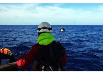 Migranti a Lampedusa raccontano le 30 ore di odissea in mare