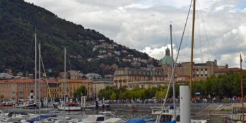 Deciso anche lo stop ai microfoni per le guide turistiche