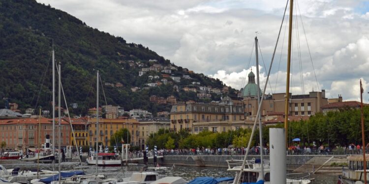 Deciso anche lo stop ai microfoni per le guide turistiche