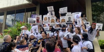 Hanno iniziato un pellegrinaggio alle sedi diplomatiche