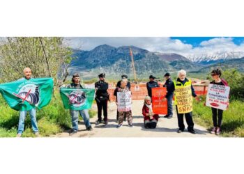 Attivisti avevano tenuto sit-in davanti cantiere a Sulmona