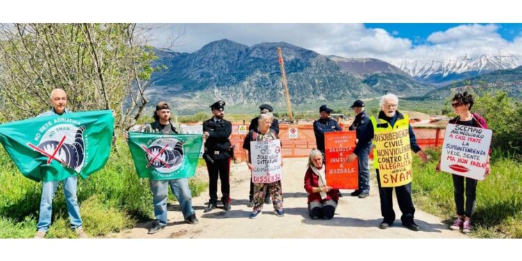 Attivisti avevano tenuto sit-in davanti cantiere a Sulmona