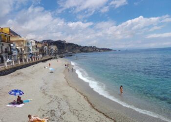 Picchi di oltre 30 gradi. Da domenica sera arrivano temporali