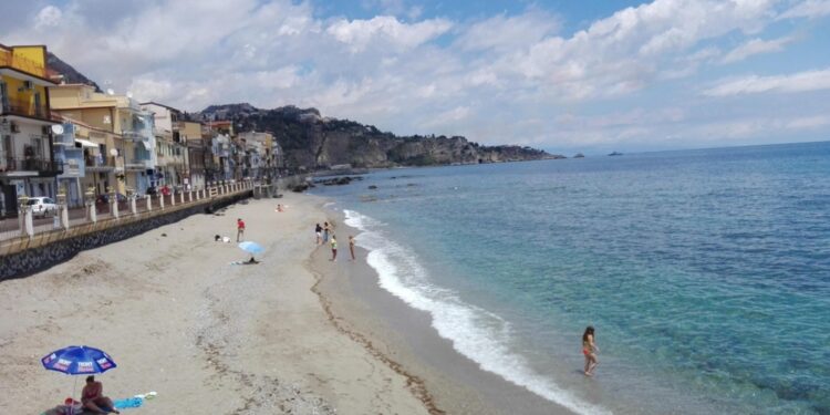 Picchi di oltre 30 gradi. Da domenica sera arrivano temporali