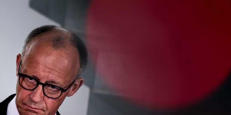 Gli ambasciatori dei Paesi vicini vengono informati