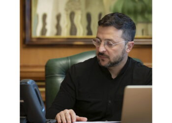 Reazione a massicci attacchi notturni. Appello a Usa e Europa