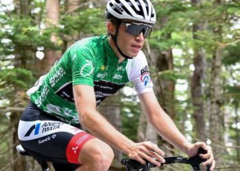 Alessandro Fancellu con la maglia verde di leader del Tour of Japan