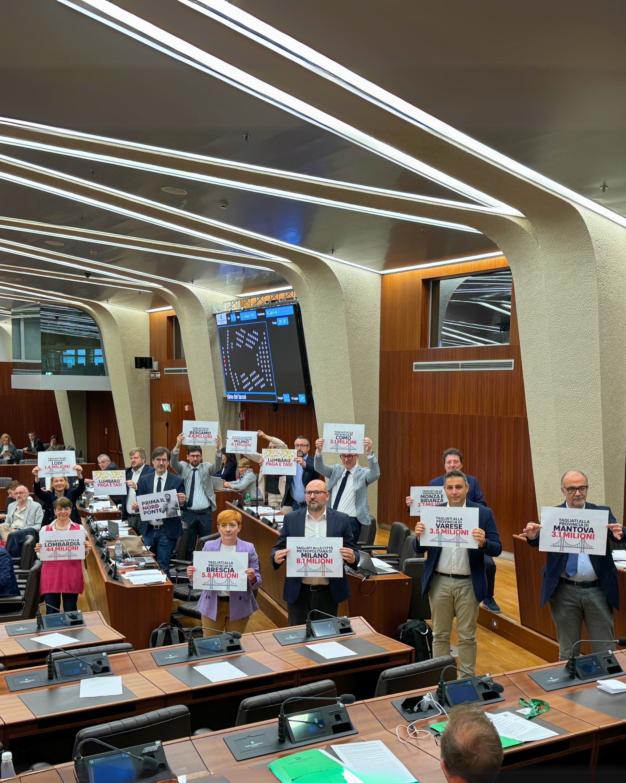 Protesta del PD: “La Regione sceglie di tacere mentre il Governo scippa più di 3 milioni a Como”