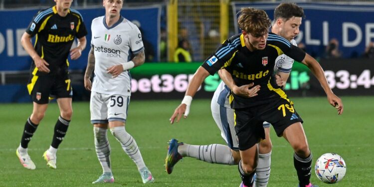 Nico Paz in azione durante Como-Inter (foto Roberto Colombo)