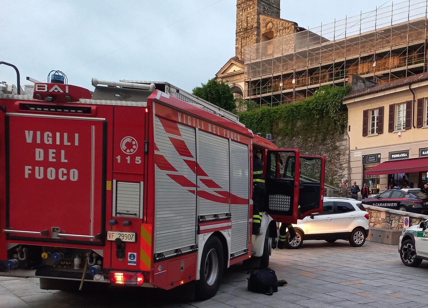 Cantù, pestaggio in piazza all’ora dell’aperitivo. Intervento dei carabinieri, ferito un militare