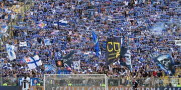 I tifosi del Como nel settore ospiti di Parma (foto Roberto Colombo)