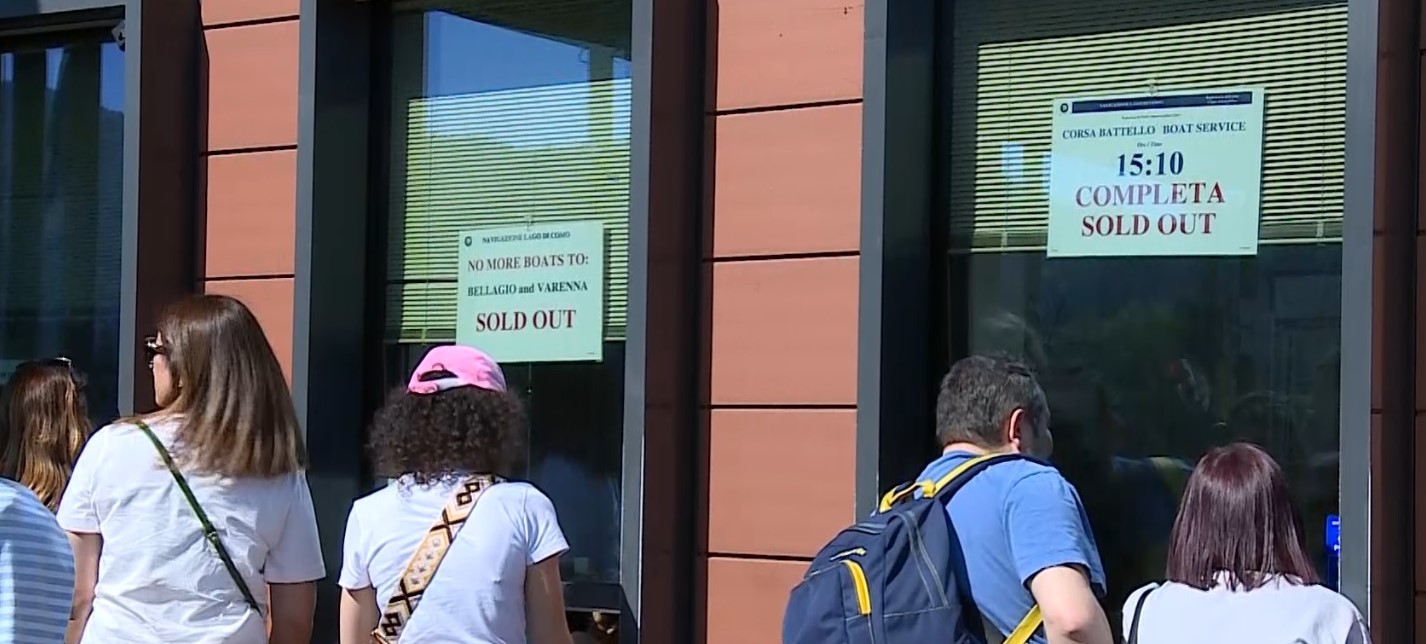 Primo maggio da tutto esaurito sul Lario. Funicolare, lunghe attese. Folla per i battelli della Navigazione