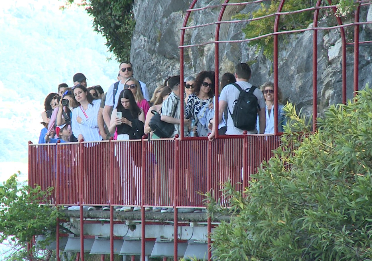 Ponte del Primo Maggio, Lago di Como preso d’assalto dai turisti