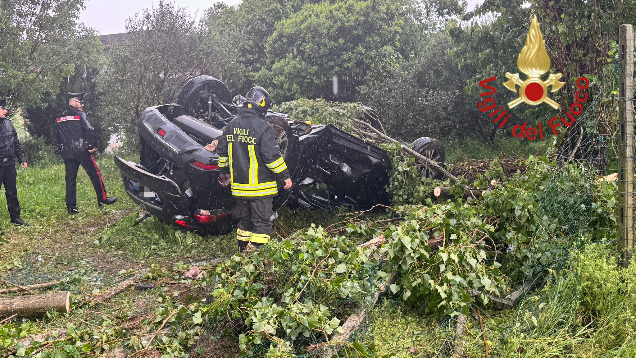 Fuori strada con l’auto a Fenegrò, morto un uomo di 48 anni