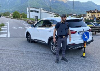 Sorico spari per fermare un'auto in fuga