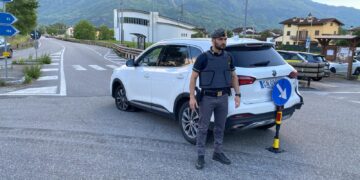 Sorico spari per fermare un'auto in fuga