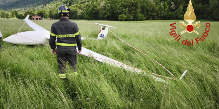 Aliante Grandola ed Uniti atterraggio d'emergenza