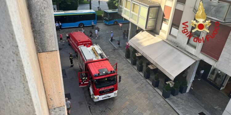 Incendio Como via Fontana