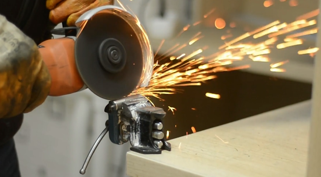 Mercato del lavoro, tra le aziende comasche prevale la stabilità. Dazi, nuovi consumi e caro energia: rischi per il tessile, la manifattura e la meccanica