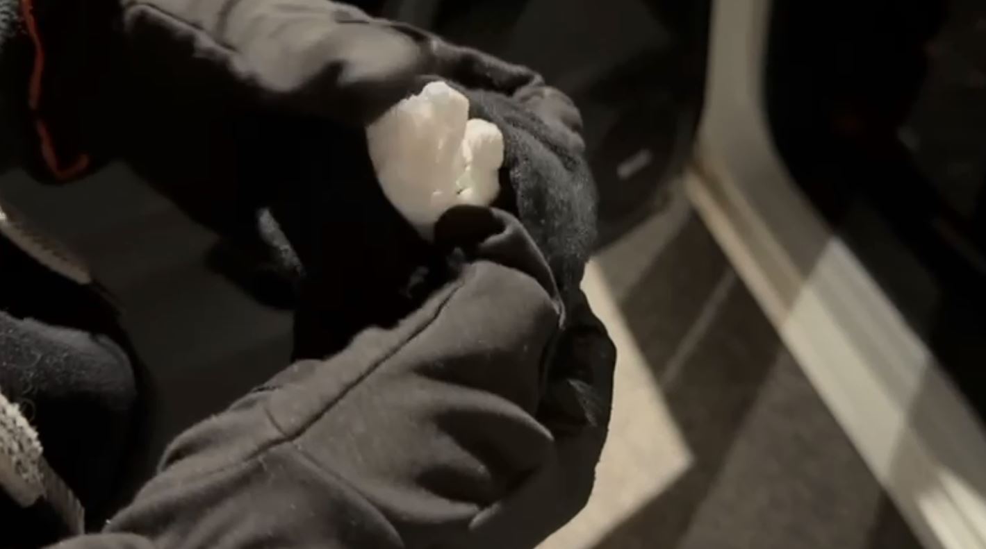 Consegnava la droga a domicilio a bordo di un lussuoso suv, arrestato 33enne marocchino