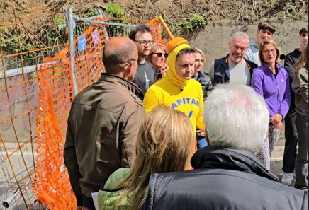 Frana di Civiglio, arriva “Striscia la Notizia”. I residenti esasperati raccontano un anno di disagi