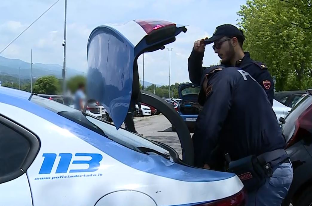 Grandate, 16enne ferito con un coltello. Denunciato un coetaneo, aveva l’arma in tasca