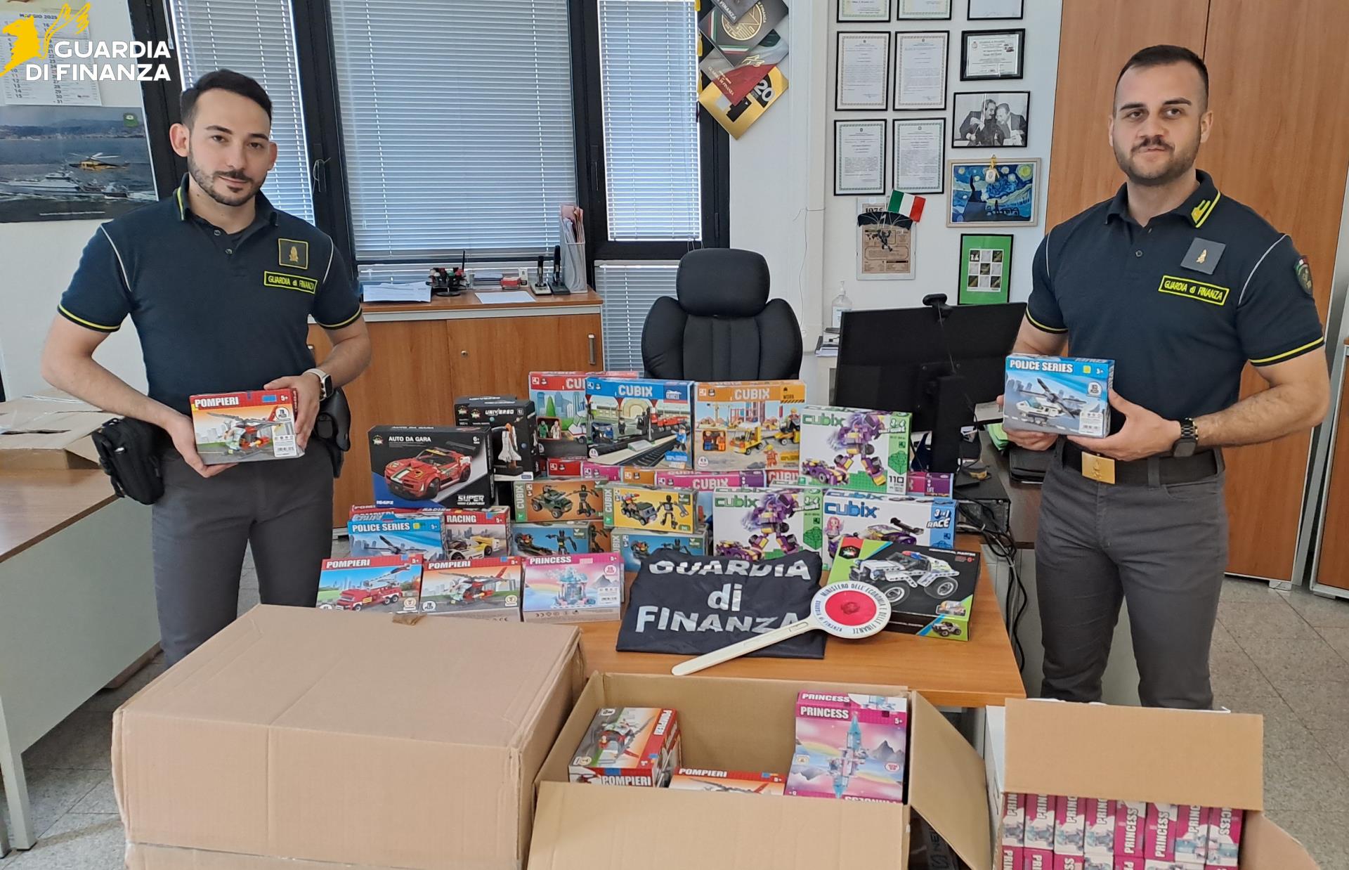 Erba e Cantù, maxi sequestro di finti mattoncini Lego