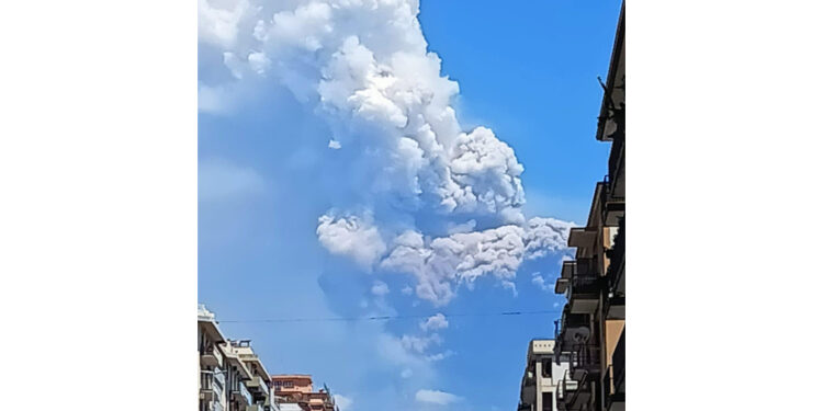 Flusso piroplastico da cratere
