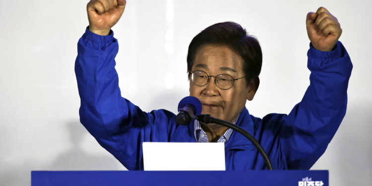 Favorito il progressista Lee