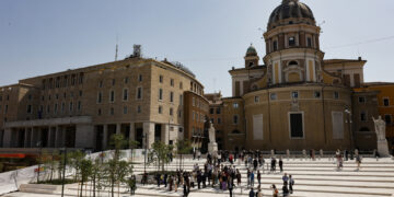 Ricuce S.Carlo al Corso a Ara Pacis