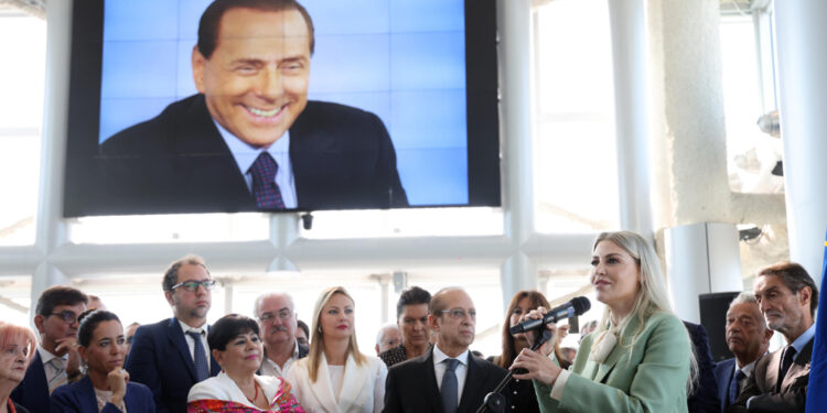 Ad Arcore cerimonia a due anni dalla morte di Silvio Berlusconi