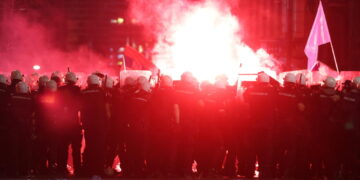 Ancora incidenti e scontri. Autorità condannano le violenze
