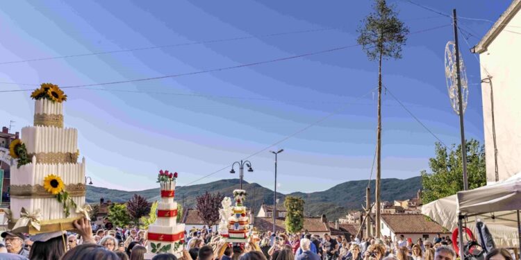 La decisione del sindaco dopo i quattro feriti di ieri sera