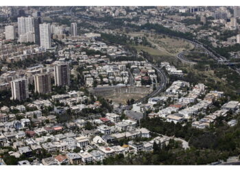 Contemporaneamente Iran ha lanciato ondata di missili su Israele