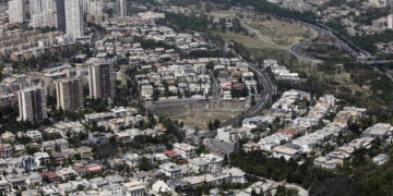 Contemporaneamente Iran ha lanciato ondata di missili su Israele