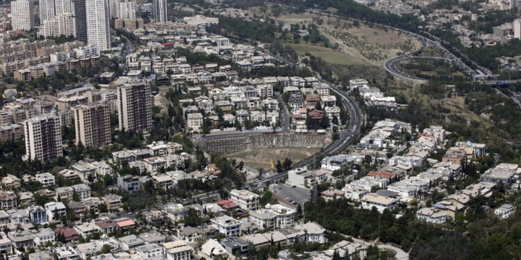 Contemporaneamente Iran ha lanciato ondata di missili su Israele