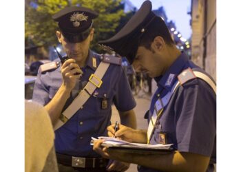 Migliaia di domande false. Clonati timbri di Comuni e aziende