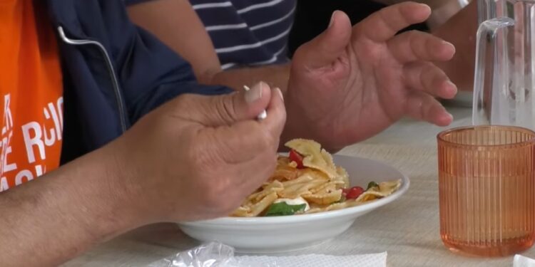Prevista una colazione e la distribuzione di un cestino pranzo