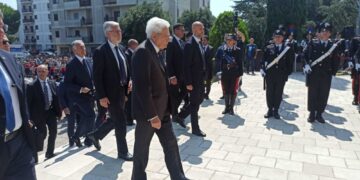 Il capo dello Stato ha abbracciato moglie e figlie del militare