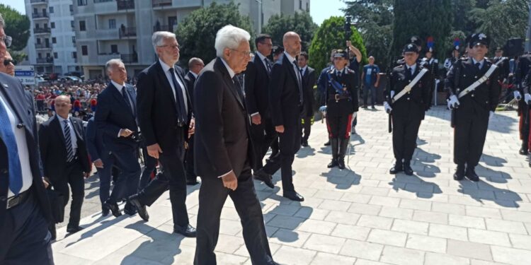 Il capo dello Stato ha abbracciato moglie e figlie del militare