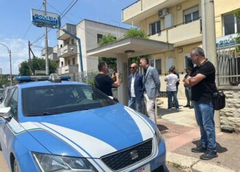 Sit in delegazione Fsp Polizia davanti Commissariato Grottaglie