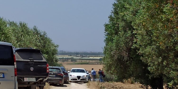 Era ferito gravemente. L'altro malvivente in caserma carabinieri