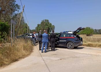Elicottero sorvola la zona a caccia dei rapinatori