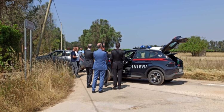 Elicottero sorvola la zona a caccia dei rapinatori