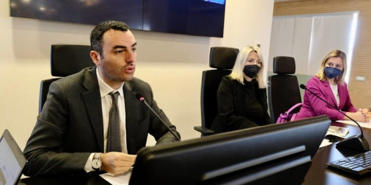 Delli Noci: "chiarirò mia estraneità". Emiliano "fiducioso"