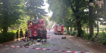 Il parco è affollato per il concerto stasera dei Guns 'n Roses