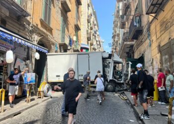 Manovra dell'autista evita il peggio