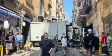 Manovra dell'autista evita il peggio