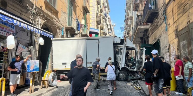 Manovra dell'autista evita il peggio